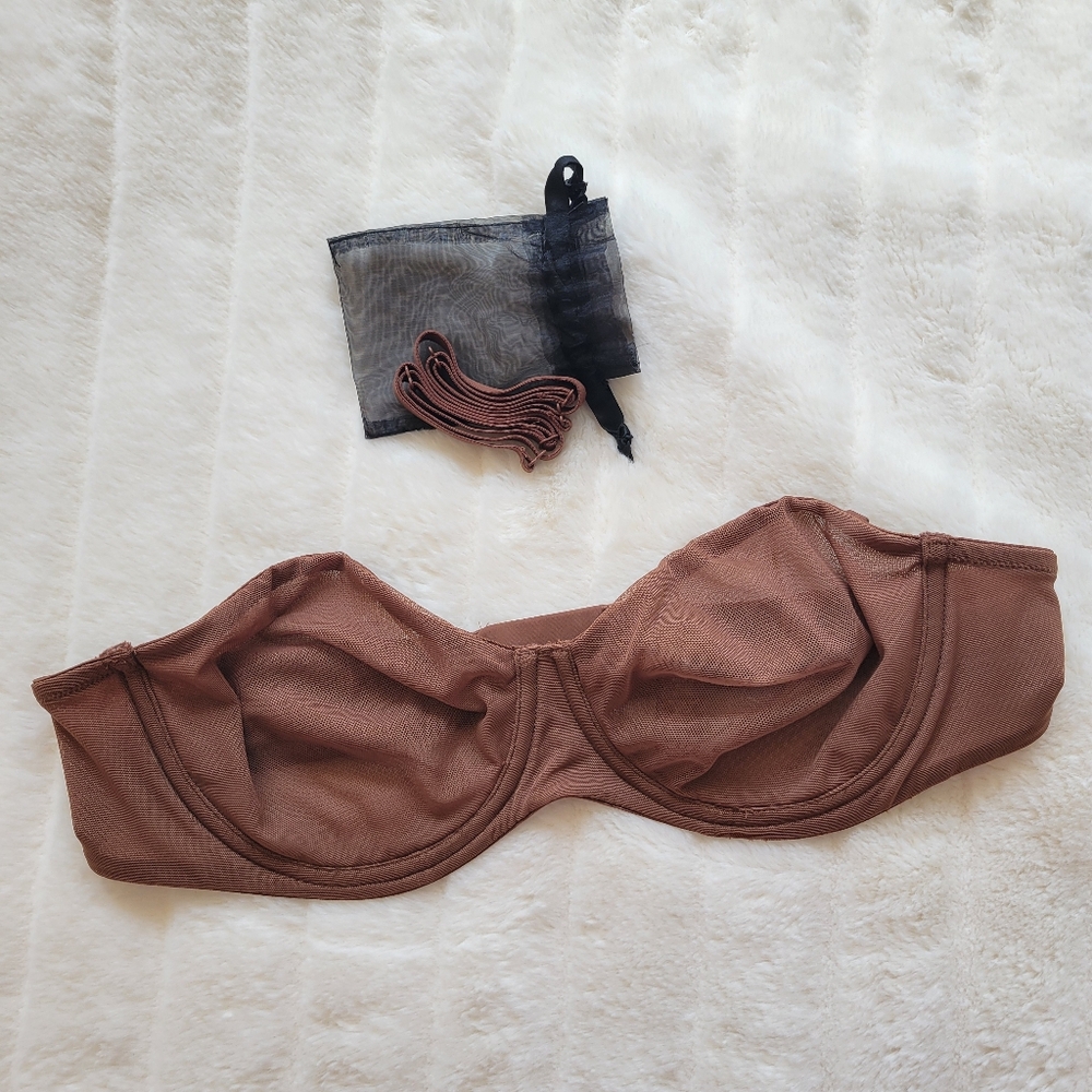 SKIMS // brown convertible strapless unlined mesh underwire bra